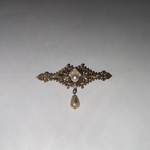 Vintage Gold Brass and Pearl Brooch - Picture 5 of 5